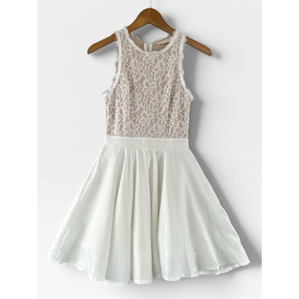 🎉5 for $45🎉  Francesca’s dress white lace size XS